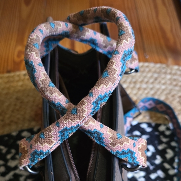 Wrangler Dark Brown Tote with Patterned Strap - Picture 8 of 9